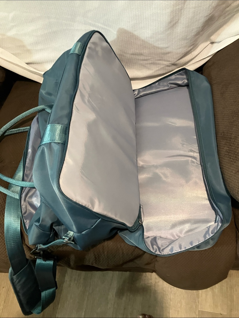 Classic Men's Duffel Bag in Teal - Picture 11 of 12